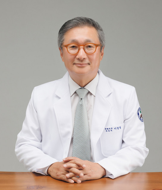 서울대학교 의과대학 이명철 명예교수가 제67대 대한정형외과학회장으로 취임했다
