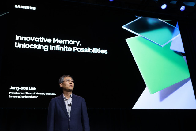 삼성전자 메모리사업부 이정배 사장이 삼성 메모리 테크 데이 2023에서 발표를 하고 있다