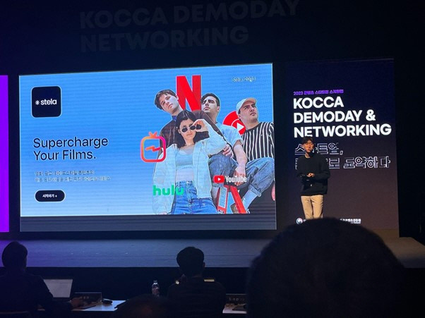 2023 콘텐츠 스타트업 스케일업 KOCCA 데모데이에서 박영재 대표가 서비스를 설명하고 있다