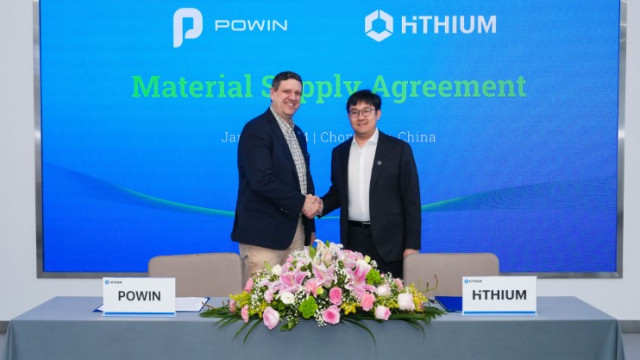 Powin VP Global Procurement Jason Eschenbrenner (left) and Hithium VP Monee Pang (right) after signi...