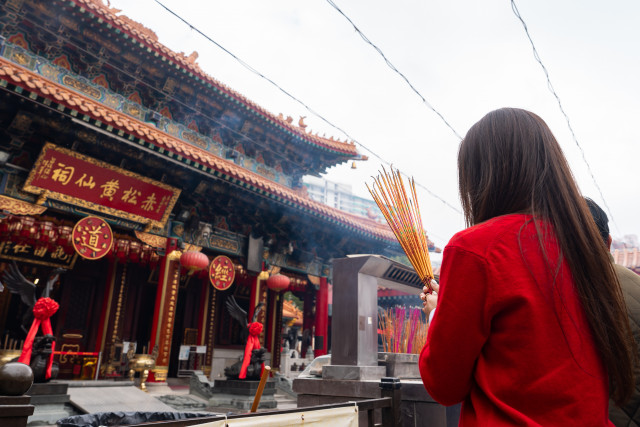 Pray for perfection and fruitfulness in Wong Tai Sin Temple (Photo: Hong Kong Tourism Board)