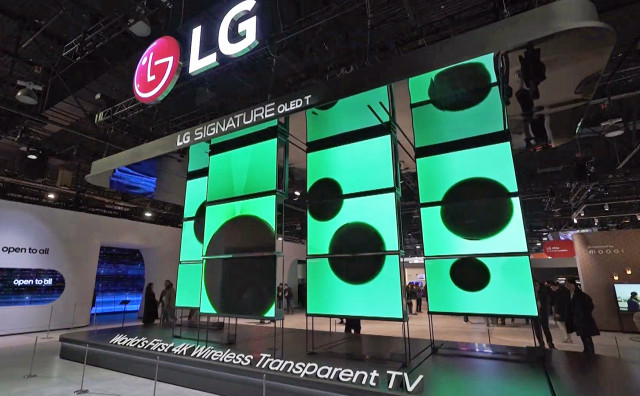 세계 최초 투명·무선 올레드TV ‘LG 시그니처 올레드 T’ 미디어아트 무빙 모습