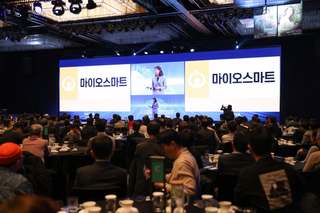 한국호야렌즈 김성원 마케팅 디렉터, 명확한 사업 목표 및 혁신을 통한 신제품 개발에 대해 설명