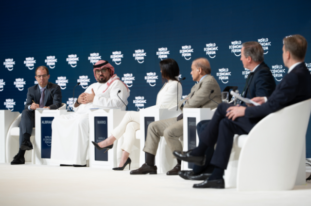 리야드에서 개최된 세계경제포럼 특별회의에 참석한 세계 지도자들, 평화와 번영을 향한 확실하고 명확한 해결책을 세계적 최우선 과제로 지정할 것을 요구