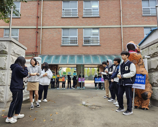 생명존중·생명사랑 행복한 등굣길 캠페인 활동사진 ‘광양고등학교’