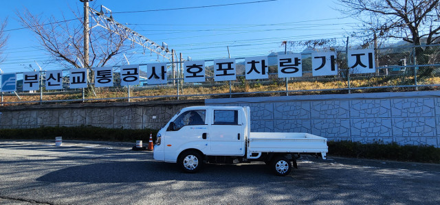 부산교통공사에 도입된 전기화물차 봉고ev피스 더블캡