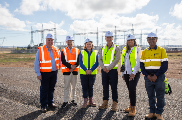 Left to right: Lucas Sadler, Energy Vault Vice President Sales Asia; Sarah Donnan, ACEN Australia NES Project Director; Robert Piconi, Energy Vault Chairman and CEO; Tim Greenaway, ACEN Australia Head of Construction and Engineering; Nirvana McNaughton, Lumea Senior Program Manager; Worrell Jacinto, Lumea Program Delivery Sponsor. (Photo: Business Wire)