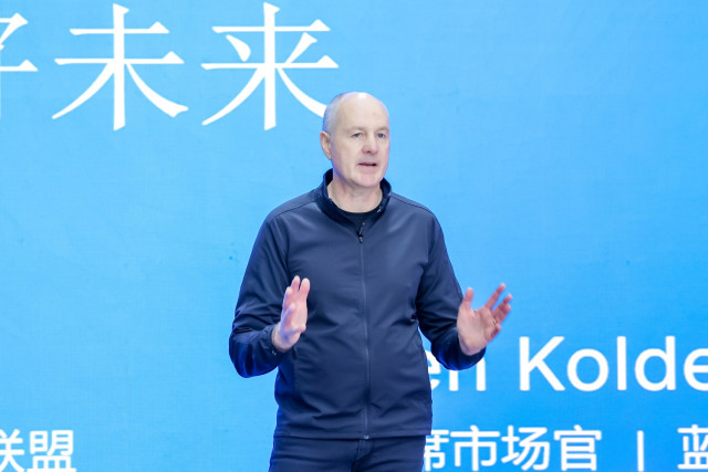 ‘Bluetooth Asia 2025’가 공식 개막한 가운데 블루투스 SIG의 네빌 마이어 CEO가 기조연설을 하고 있다