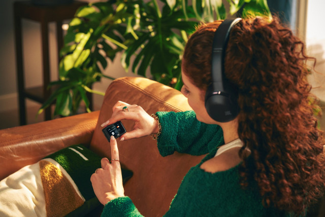 JBL Tour ONE M3 SMART Tx (하만 코리아 제공)