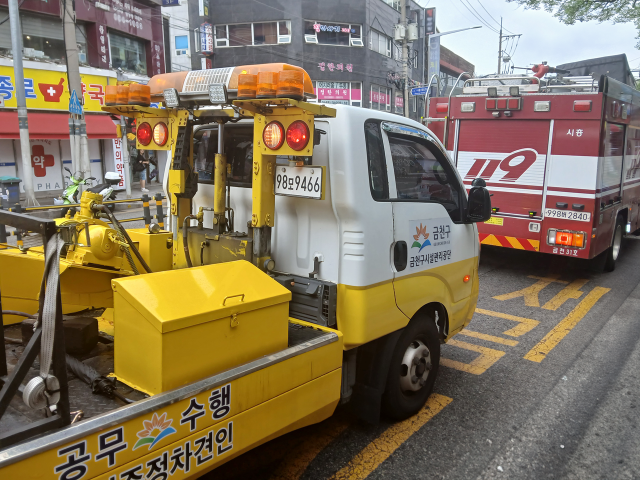 전통시장 내 소방차 통로 확보 합동훈련 현장(사진=금천구시설관리공단)