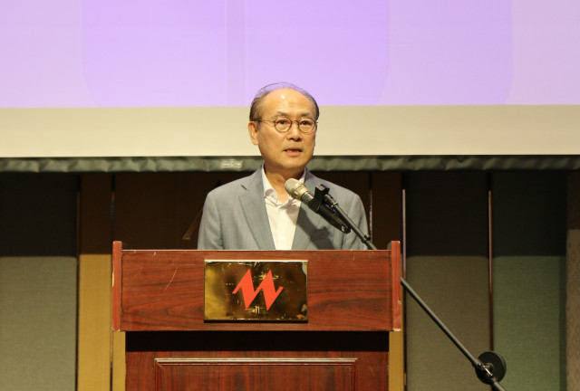 백동민 한국잡지협회장이 6월 12일(목) 대만 타이베이에서 열린 제45회 잡지발행인 세미나에서 인사말을 하고 있다