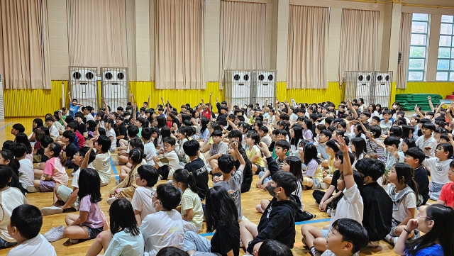 ‘S수학도둑’ 출간 기념 서정은 작가 초청 특강 ‘S수학도둑, 학교에 가다’가 24일 인천부흥초등학교에서 성황리에 개최됐다