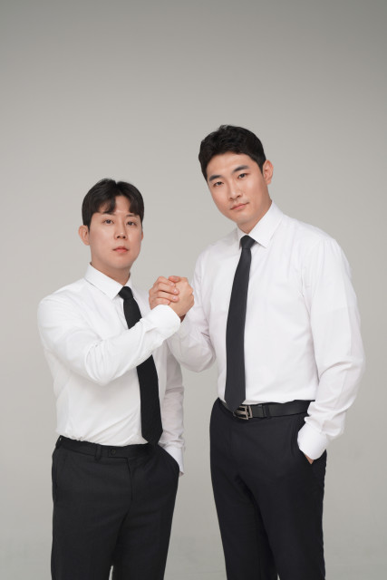 이경림, 박유진 대표. ‘사람이 남는 회사’ 비전 선포를 기념해 함께 촬영했다