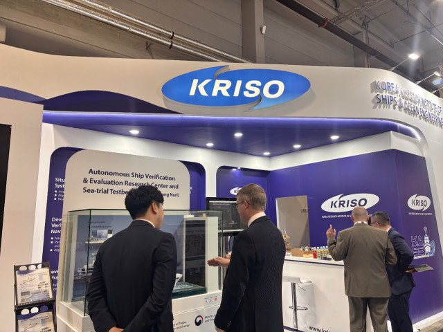 KRISO 자율운항 선박 기술 관련 상담을 진행하고 있는 모습