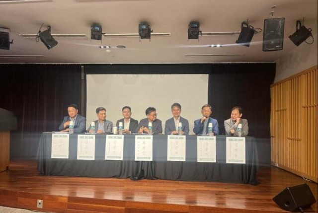 한국국방조직학회 창립기념 학술세미나에서 ‘인구감소에 따른 병력 감소 문제와 국방조직 관리 방안’을 주제로 열띤 토론이 진행되고 있다