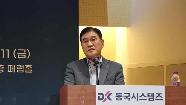 동국시스템즈 김오련 대표이사가 행동기준의 중요성과 실천 의지를 임직원에게 강조하고 있다