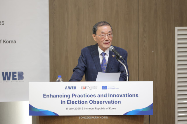 장인식 A-WEB 사무총장이 ‘글로벌 선거참관 개선 방안 모색을 위한 국제 컨퍼런스’에서 개회사를 하고 있다