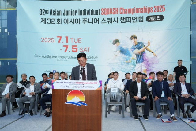 ‘제32회 아시아 주니어 스쿼시 선수권대회’ 개회식에서 박세준 대한스쿼시연맹 회장이 환영사를 하고 있다