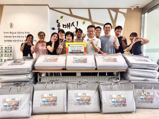 2025년 7월 22일(화) 호매실메디유니온과 호매실장애인종합복지관이 함께 ‘시원한 여름·따뜻한 마음 - 여름 침구 나눔’ 전달식을 진행했다