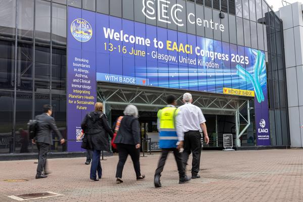 글래스고에 위치한 SEC의 EAACI 총회 입구