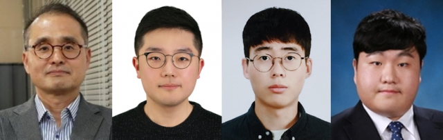왼쪽부터 서울대학교 전기정보공학부 이정우 교수, 조태현 연구원, 주석훈 연구원, 한승엽 연구원