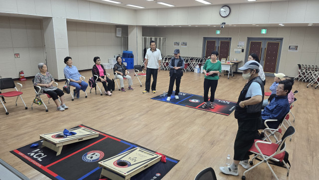ESG 경영지원 ‘우수 사회서비스 시범사업’ 회복 레크레이션 사진(성남시 수정 노인종합복지관)