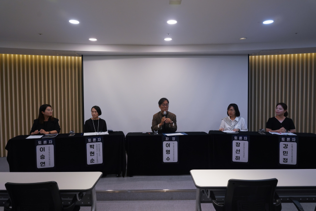 2부 종합 토론에는 서울시정신건강복지센터, 동소문행복기숙사, 서울청년기지개센터, 도봉구정신건강복지센터 청년 정신건강 관련 기관 대표들이 참석했다