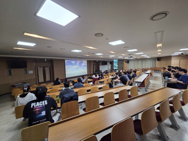 한국항공대학교가 12일 소프트웨어중심대학사업의 일환으로 개최한 ‘2025 F-16 AI Pilot 경진대회’ 모습