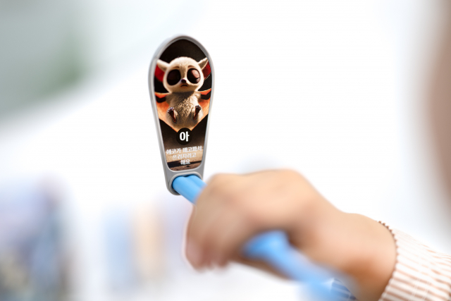 덴티스토리는 국내 최초의 스토리 칫솔 ‘덴티스토리’를 출시했다고 30일 밝혔다. 덴티스토리는 양치 중에도 캐릭터를 볼 수 있어 양치를 거부하던 아이도 적극적으로 참여한다