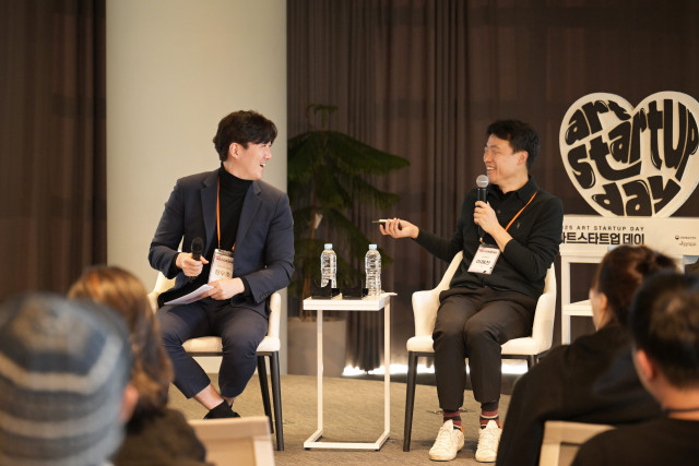 오픈 토론 현장. 왼쪽부터 경제 유튜브 시즈(SEIZE) 호스트 및 작곡가 장우준 대표, 현대백화점 이해찬 수석팀장