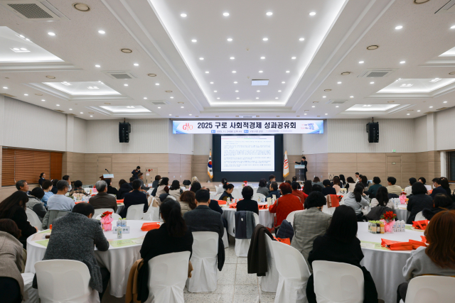 강민수 한국사회연대경제 상임이사가 ‘2026 사회적경제 정책 방향 및 예산 분석’ 발표를 하고 있다