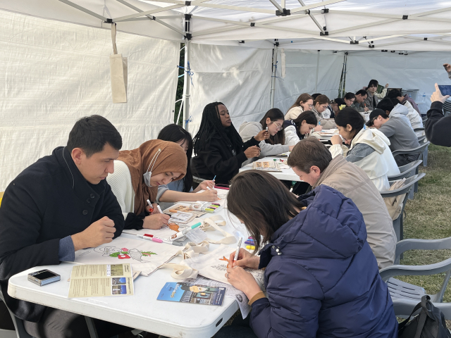 문자도 ‘효’ 친환경 가방 만들기 체험 모습