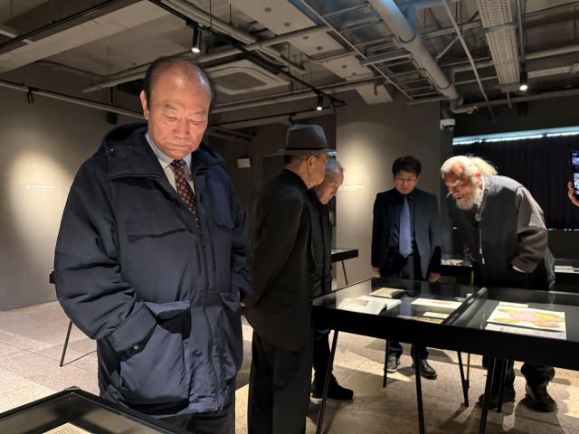 행사 후 참가자들이 민주화운동기념관 M2(옛 남영동 대공분실) 전시를 관람하고 있다