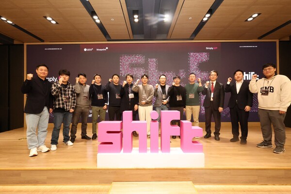 에이아이브가 LG유플러스의 AI 오픈 이노베이션 프로그램인 ‘쉬프트(SHIFT)’ 참여 기업으로 선정됐다. 왼쪽 6번째가 에이아이브 박세진 대표