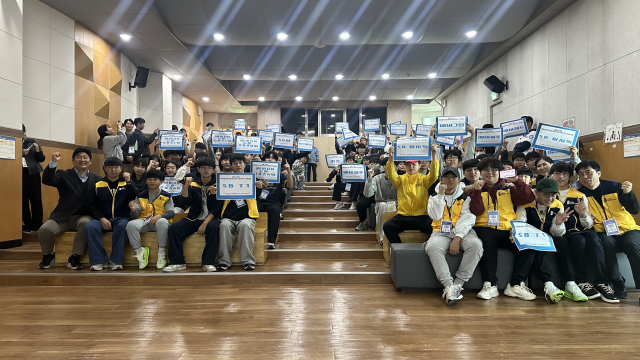 제5회 서울시청소년드론축구대회에 참가한 19개 팀의 환호 속에 개최했다