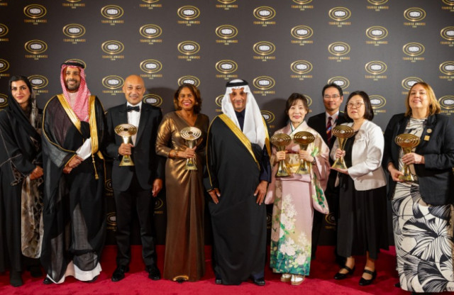 His Excellency Ahmed Al-Khateeb, Minister of Tourism and TOURISE Chairman, celebrates with the winners of the TOURISE Awards