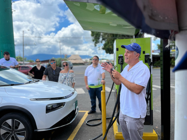 While most EV drivers primarily charge at home, the survey shows that having good coverage of fast chargers along the road is also important. Photo: Markus Rotevatn/Norwegian EV Association.