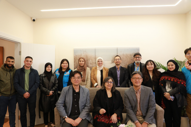 왼쪽부터 더프라미스 김동훈 상임이사, 사와(SAWA) 오하일라 쇼마르 대표, 코이카 팔레스타인 사무소 김민종 소장