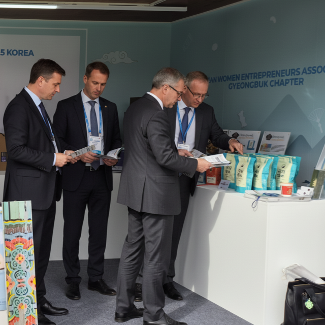 ‘국대육수’가 APEC 대한민국 경주 정상회의 부대행사장에서 선보이며 방문객들의 관심을 끌고 있다