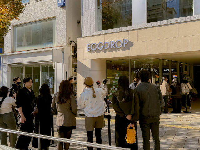 에그드랍 아오야마 매장 입장을 기다리는 고객들