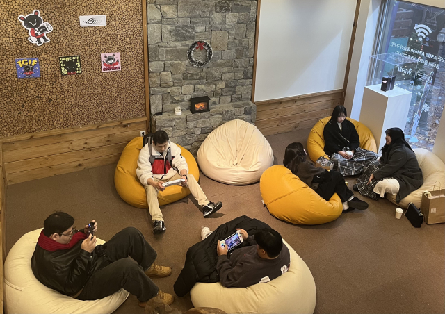 에이수스 ROG WiFi 7 Gaming Zone 전경