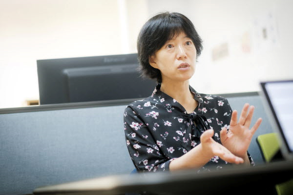 경희대 의과대학 박은정 교수는 “가습기살균제 사건과 같은 예상치 못한 국민의 고통이 재현되지 않기 위해 기후온난화에 의해 증가할 수 있는 환경 중 유해 인자에 대한 관리가 철저해야 한다”고 강조했다(사진 제공= 경희대학교)