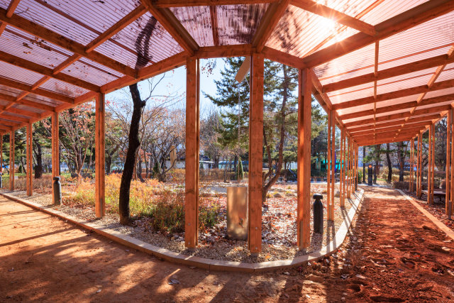 ‘느린정원’의 경관과 생태환경 개선을 위해 설치된 파고라