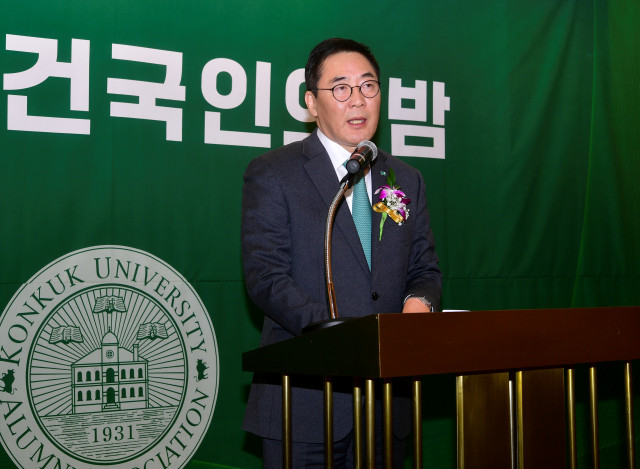 원종필 건국대 총장이 ‘2025 건국인의 밤’에서 축사를 하고 있다