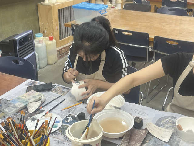 뚝딱이 창의공작소의 대학생 메이커는 단순 취미나 체험을 넘어 개인 또는 팀 단위 프로젝트를 기획하고 실제 성과를 만들어낸다는 점에서 차별화된다(제공=시립중랑청소년센터)