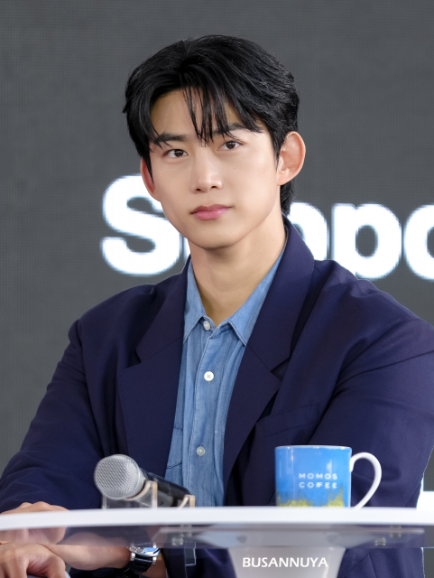 가수 겸 배우 옥택연