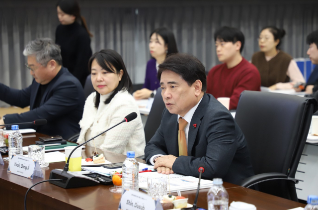 한국지방행정연구원 육동일 원장이 첫머리말씀을 하고 있다