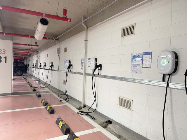 고양일산디엠시티스카이뷰에 설치된 플러그링크의 전기차 충전 인프라