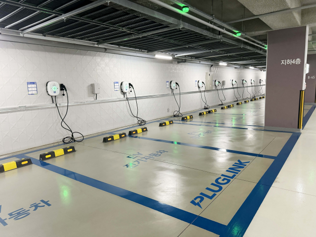 서초그랑자이에 설치된 플러그링크의 전기차 충전 인프라