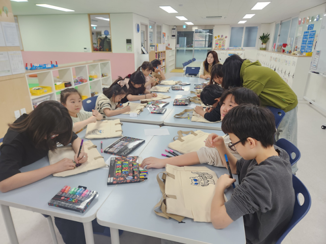 우리동네아이키움센터 성북 13호점 연계를 통한 아동 대상 커스텀 체험 프로그램 진행